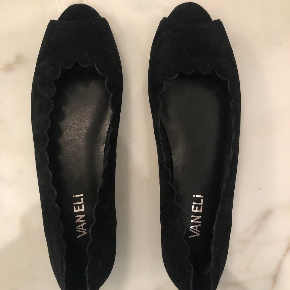 Vanelli Black Peep Toe Scalloped Flats 6.5